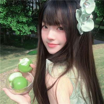穿条纹衣的男孩